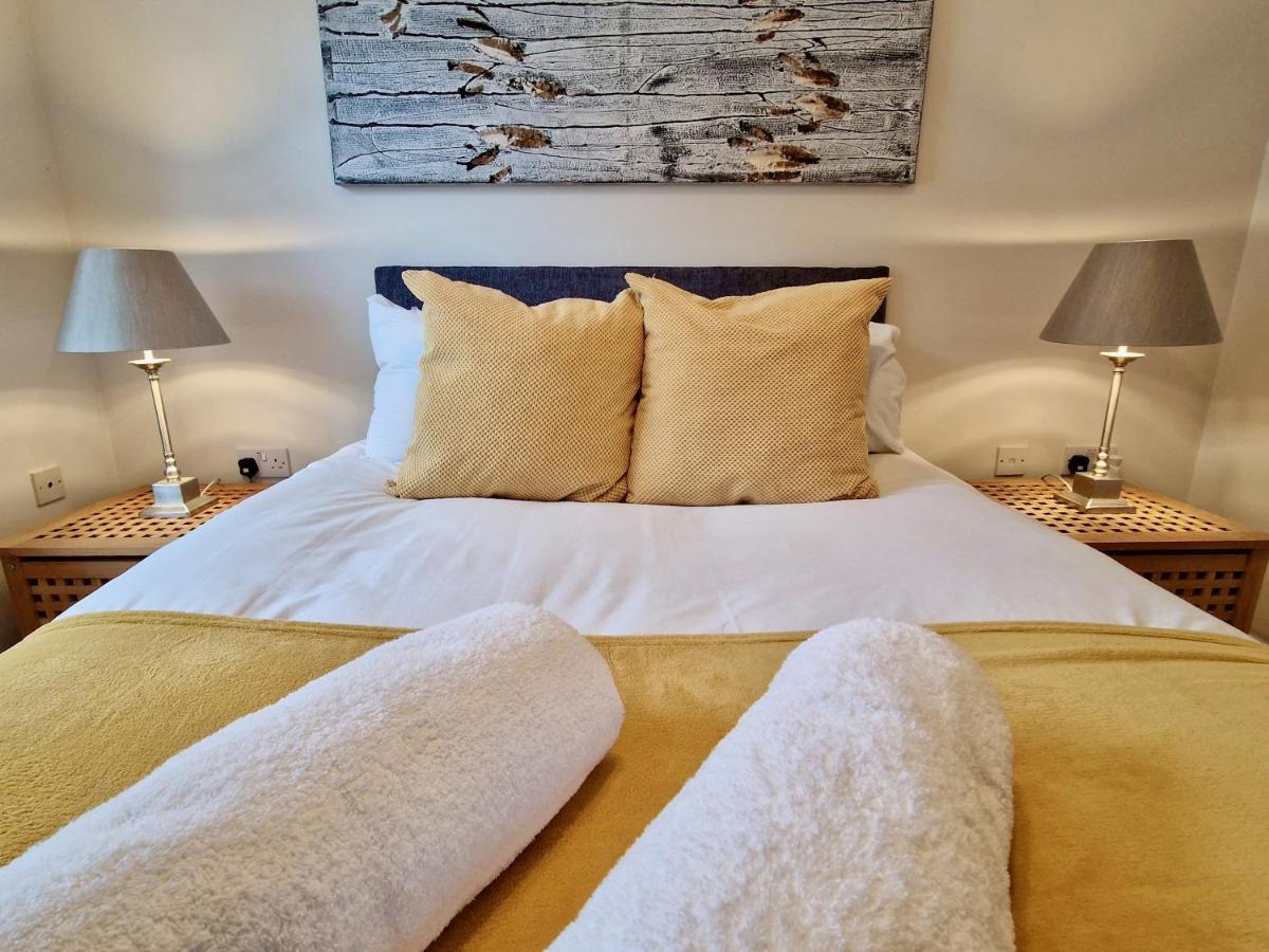 Apartment Stunning Luxury Serviced Next To Centre With Free Parking - Contractors & Relocators